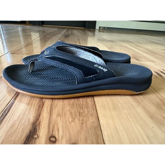 REEF Men's Black  L-16 SAV Flip Flops Sandals Size 9 Faux Vegan Leather Strap - Picture 2 of 8